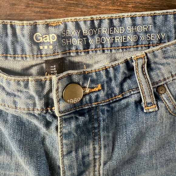 Gently Loved 🫧 GAP Sexy Boyfriend Short Bundle 👖 - Picture 3 of 4